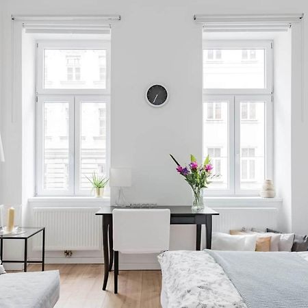 ⍟Luxurious And Bright⍟ 5 Min Walk To City Center Appartement Wenen Buitenkant foto